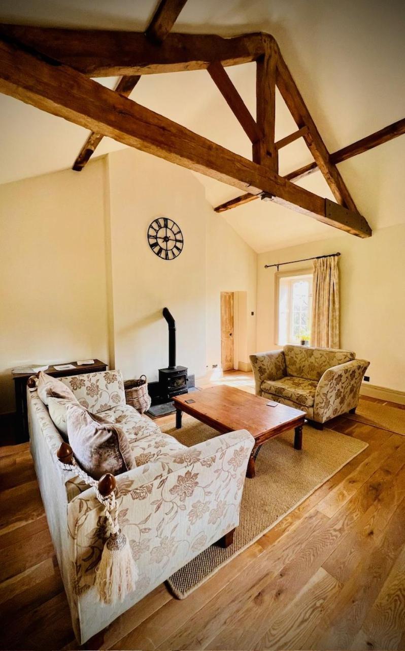 Apartment At Llanerchydol Hall Уелшпул Екстериор снимка