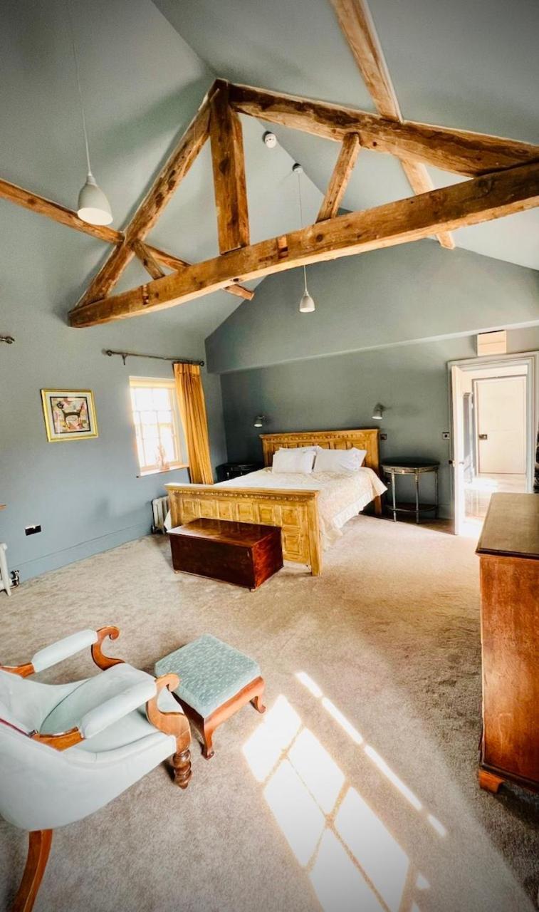 Apartment At Llanerchydol Hall Уелшпул Екстериор снимка