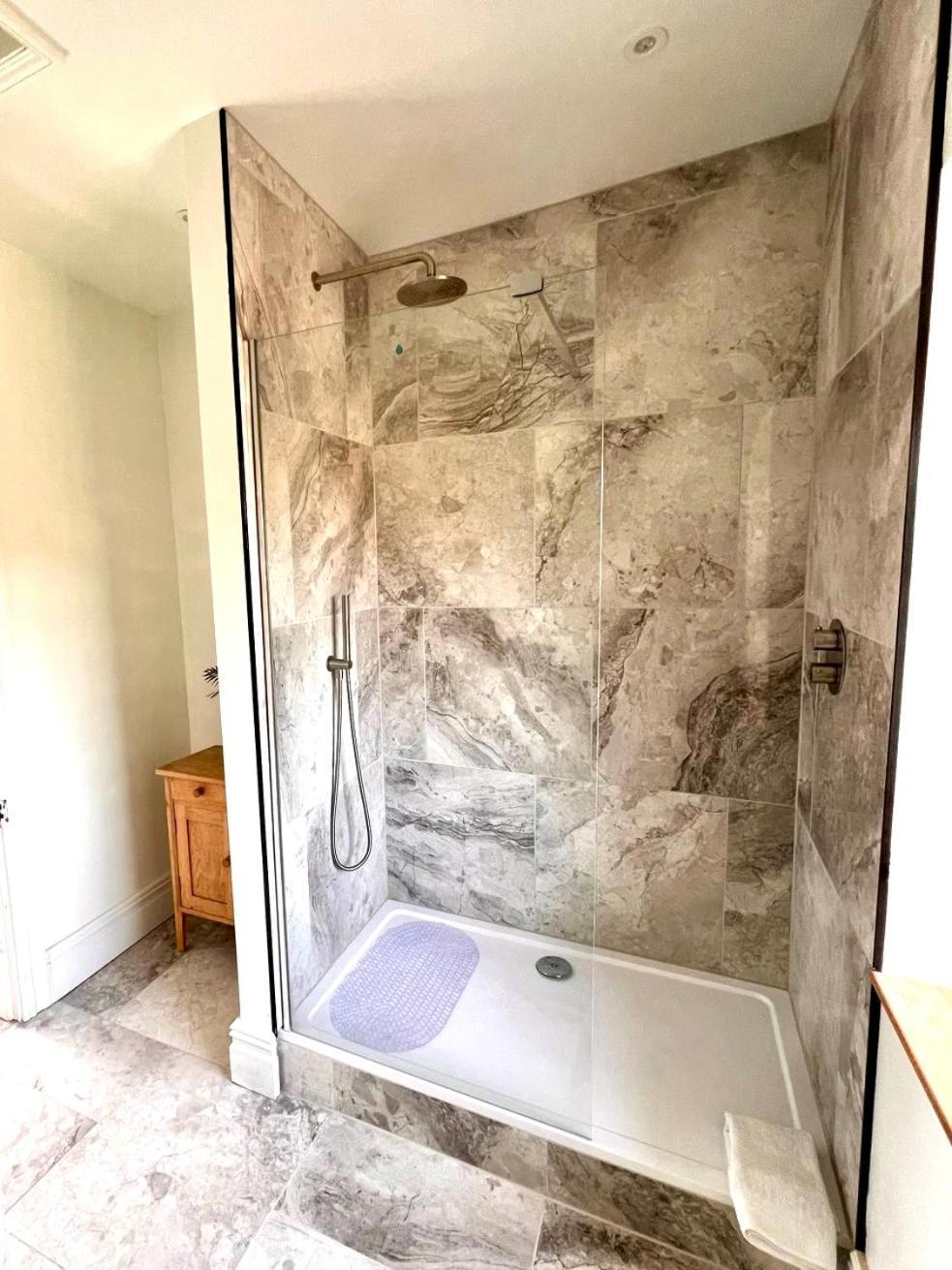 Apartment At Llanerchydol Hall Уелшпул Екстериор снимка